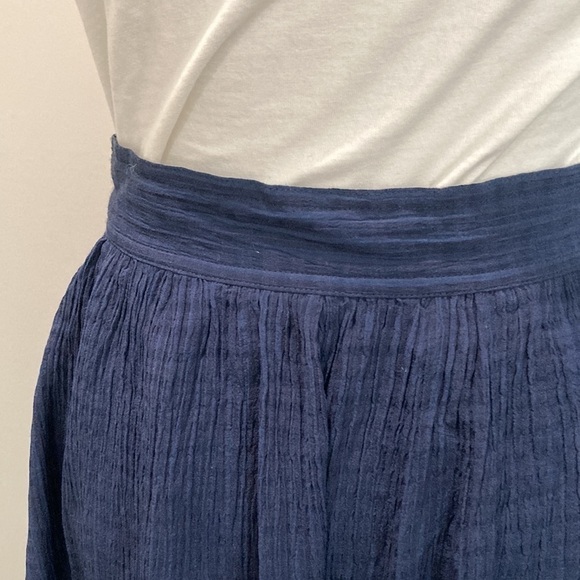 Looks Blue Pleated Buttoned Flowy Skirt Size Medium 9/10 - Picture 10 of 13